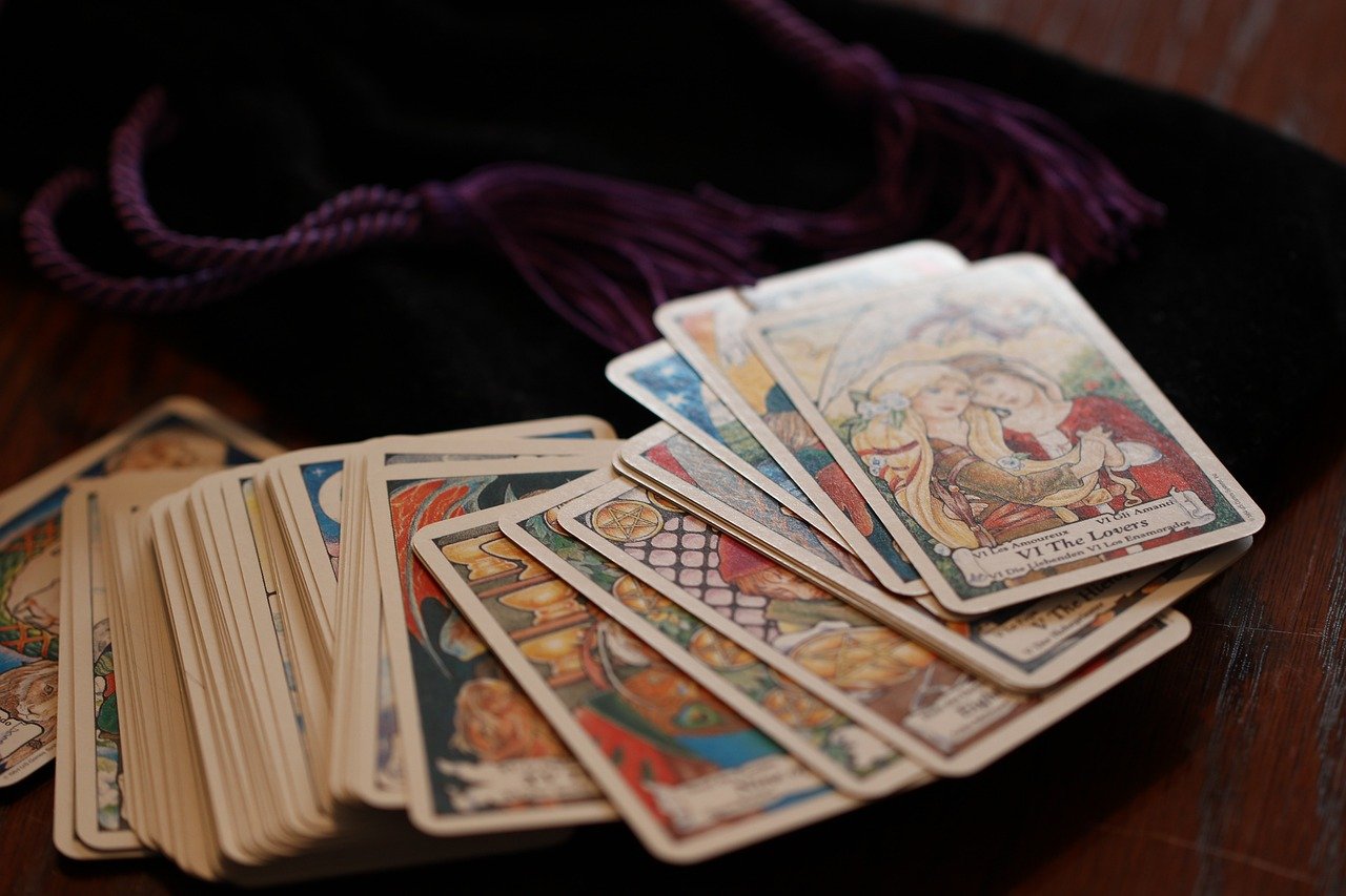 Decouvrez le monde mystique du tarot les arcanes majeurs et mineurs