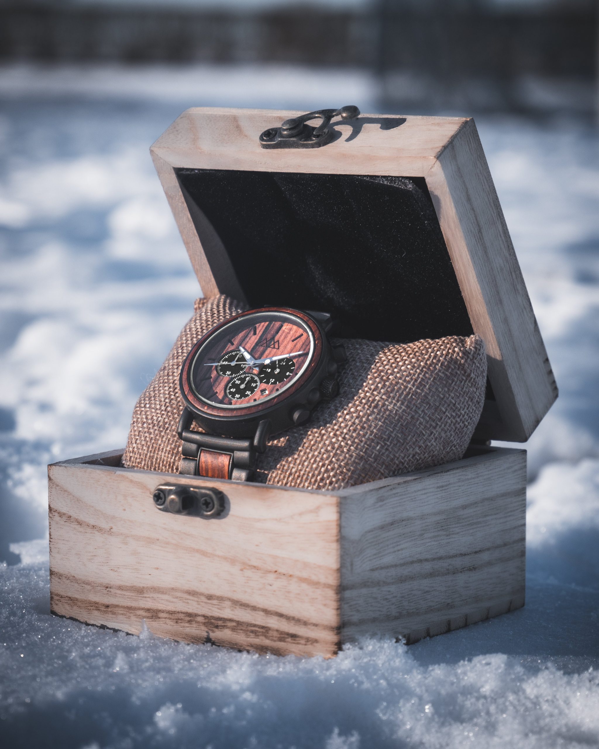 Montre en bois tendance de lannee 1 scaled